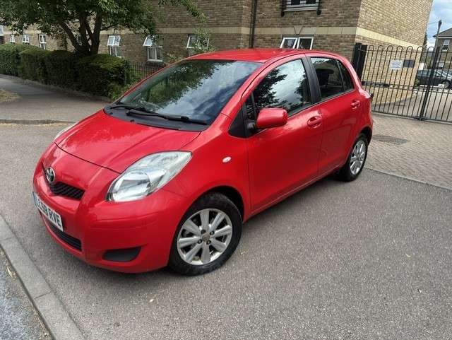 A 2009 TOYOTA YARIS 1.33 Dual VVT-i TR Hatchback 5dr Petrol Manual Euro 4 (s/s) (101 ps) A 2009 TOYOTA YARIS 1.33 Dual VVT-i TR Hatchback 5dr Petrol Manual Euro 4 (s/s) (101 ps)