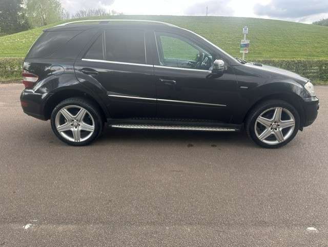 A 2010 MERCEDES-BENZ M CLASS 3.0 ML300 CDI V6 BlueEfficiency Sport SUV 5dr Diesel G-Tronic 4WD Euro 5 (204 ps) A 2010 MERCEDES-BENZ M CLASS 3.0 ML300 CDI V6 BlueEfficiency Sport SUV 5dr Diesel G-Tronic 4WD Euro 5 (204 ps)