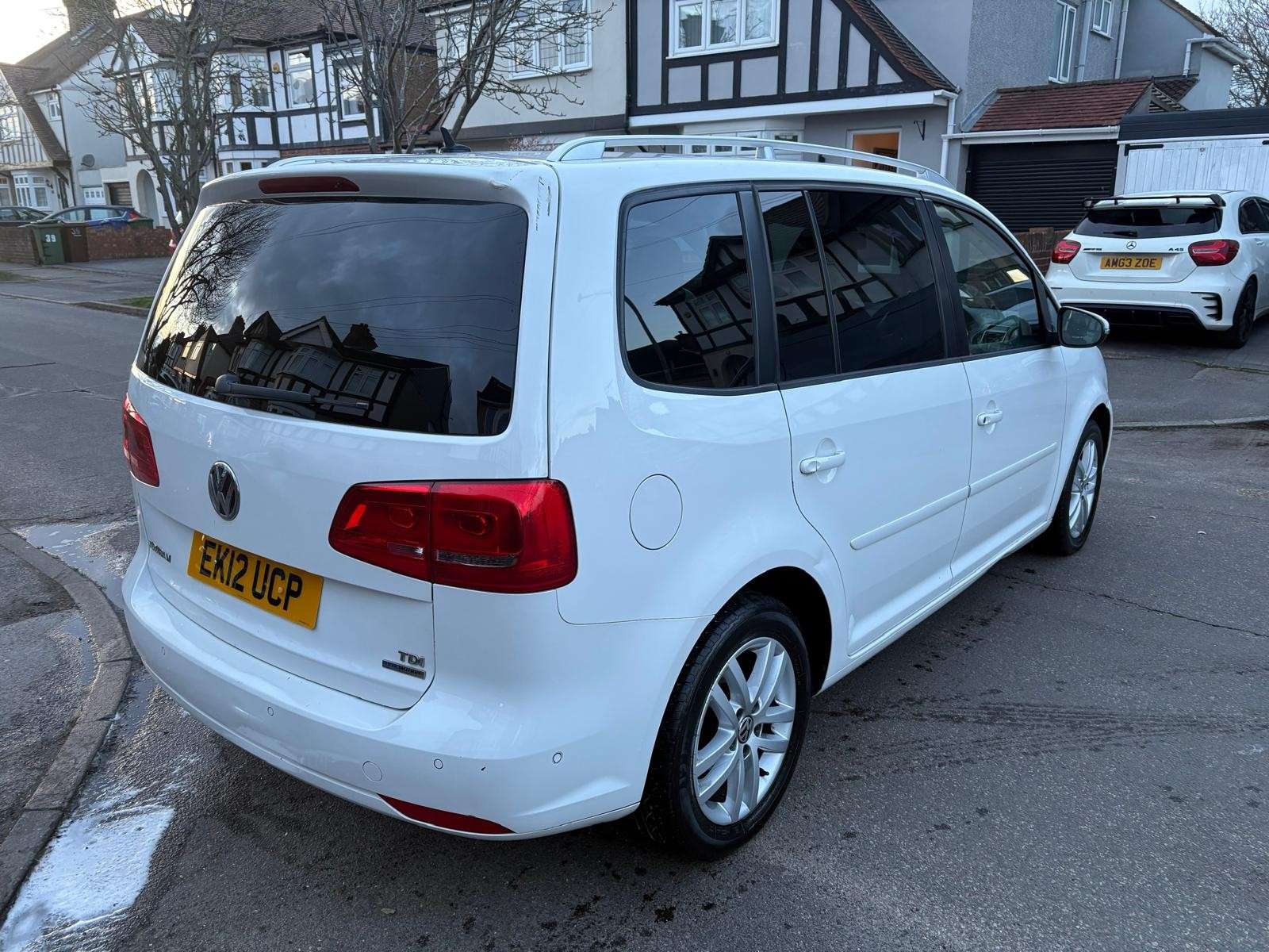 A 2012 VOLKSWAGEN TOURAN 1.6 TDI SE MPV 5dr Diesel Manual Euro 5 (105 ps) A 2012 VOLKSWAGEN TOURAN 1.6 TDI SE MPV 5dr Diesel Manual Euro 5 (105 ps)