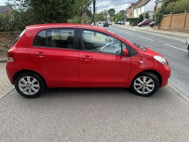 A 2009 TOYOTA YARIS 1.33 Dual VVT-i TR Hatchback 5dr Petrol Manual Euro 4 (s/s) (101 ps) A 2009 TOYOTA YARIS 1.33 Dual VVT-i TR Hatchback 5dr Petrol Manual Euro 4 (s/s) (101 ps)