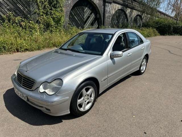 A 2001 MERCEDES-BENZ C CLASS 2.0 C180 Avantgarde Saloon 4dr Petrol Automatic (227 g/km, 129 bhp) A 2001 MERCEDES-BENZ C CLASS 2.0 C180 Avantgarde Saloon 4dr Petrol Automatic (227 g/km, 129 bhp)