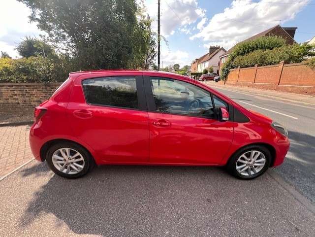 A 2015 TOYOTA YARIS 1.33 Dual VVT-i Icon Hatchback 5dr Petrol Manual Euro 5 Euro 5 (99 ps) A 2015 TOYOTA YARIS 1.33 Dual VVT-i Icon Hatchback 5dr Petrol Manual Euro 5 Euro 5 (99 ps)