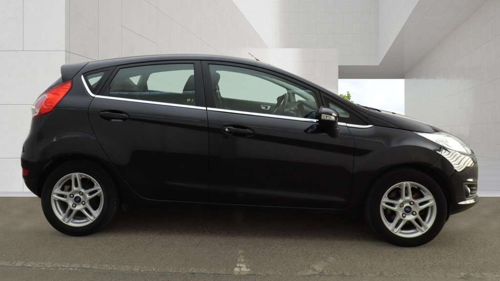 A 2013 FORD FIESTA 1.6 Zetec Hatchback 5dr Petrol Powershift Euro 5 (105 ps) A 2013 FORD FIESTA 1.6 Zetec Hatchback 5dr Petrol Powershift Euro 5 (105 ps)