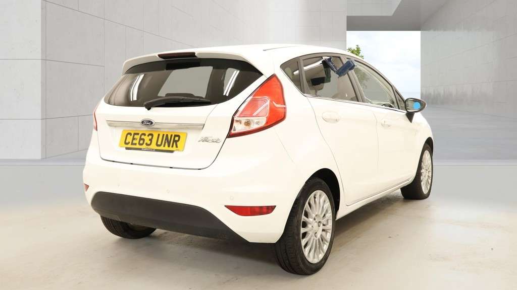 A 2013 FORD FIESTA 1.6 Titanium Hatchback 5dr Petrol Powershift Euro 5 (105 ps) A 2013 FORD FIESTA 1.6 Titanium Hatchback 5dr Petrol Powershift Euro 5 (105 ps)