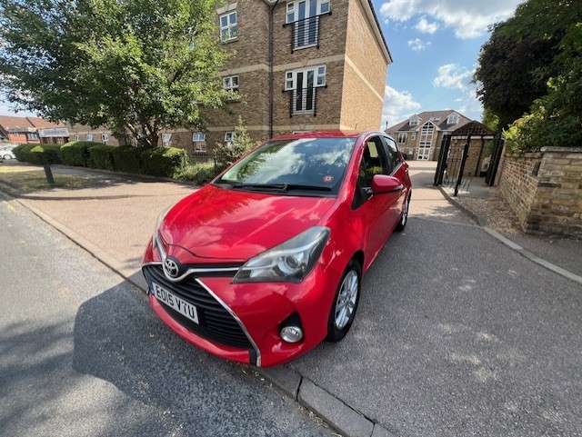 A 2015 TOYOTA YARIS 1.33 Dual VVT-i Icon Hatchback 5dr Petrol Manual Euro 5 Euro 5 (99 ps) A 2015 TOYOTA YARIS 1.33 Dual VVT-i Icon Hatchback 5dr Petrol Manual Euro 5 Euro 5 (99 ps)