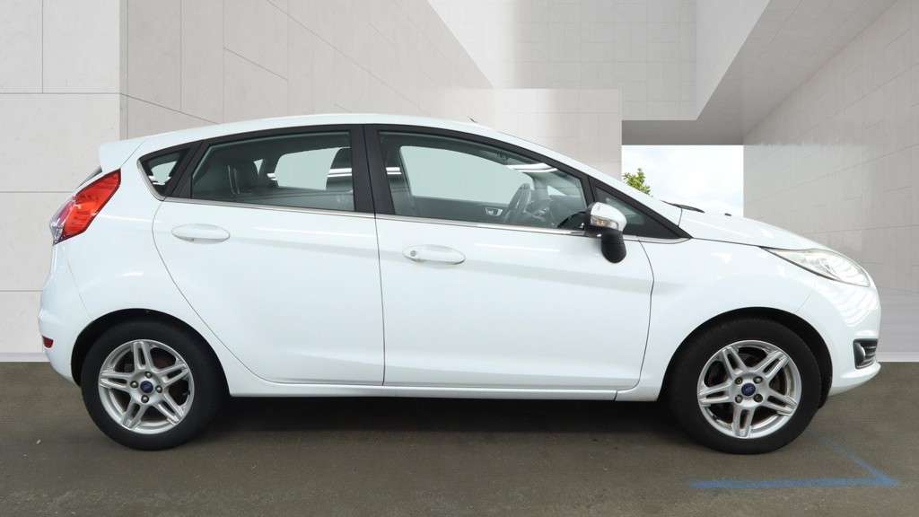 A 2014 FORD FIESTA 1.6 Zetec Hatchback 5dr Petrol Powershift Euro 5 (105 ps) A 2014 FORD FIESTA 1.6 Zetec Hatchback 5dr Petrol Powershift Euro 5 (105 ps)