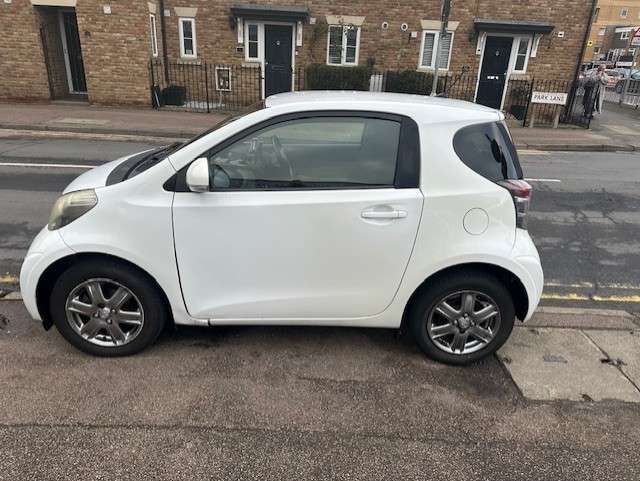 2011 TOYOTA IQ 2011 TOYOTA IQ