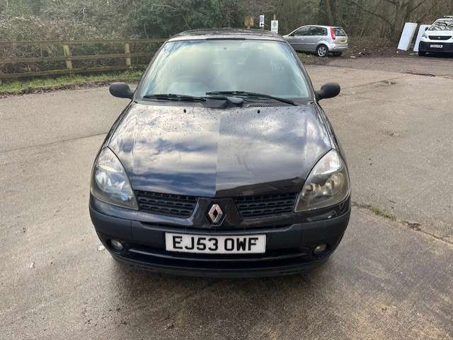 A 2003 RENAULT CLIO 1.2 Extreme Hatchback 3dr Petrol Manual (139 g/km, 75 bhp) A 2003 RENAULT CLIO 1.2 Extreme Hatchback 3dr Petrol Manual (139 g/km, 75 bhp)