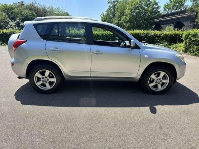 A 2009 TOYOTA RAV4 A 2009 TOYOTA RAV4