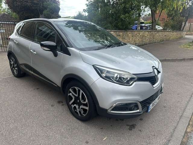 A 2015 RENAULT CAPTUR 1.5 dCi ENERGY Dynamique S Nav SUV 5dr Diesel Manual Euro 6 (s/s) (90 ps) A 2015 RENAULT CAPTUR 1.5 dCi ENERGY Dynamique S Nav SUV 5dr Diesel Manual Euro 6 (s/s) (90 ps)