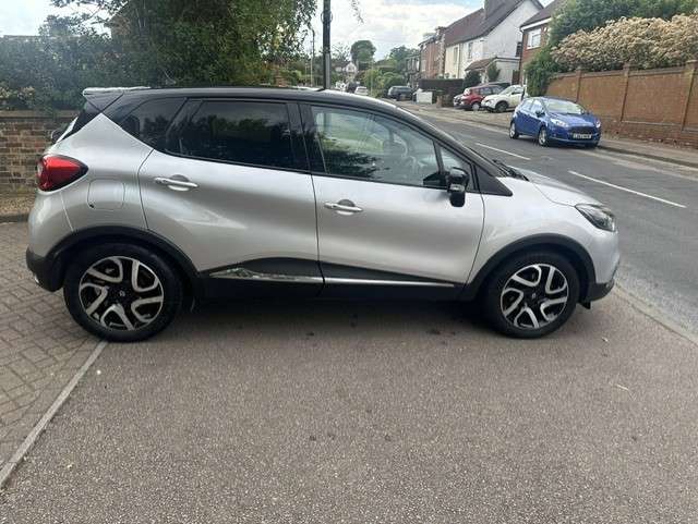 A 2015 RENAULT CAPTUR 1.5 dCi ENERGY Dynamique S Nav SUV 5dr Diesel Manual Euro 6 (s/s) (90 ps) A 2015 RENAULT CAPTUR 1.5 dCi ENERGY Dynamique S Nav SUV 5dr Diesel Manual Euro 6 (s/s) (90 ps)