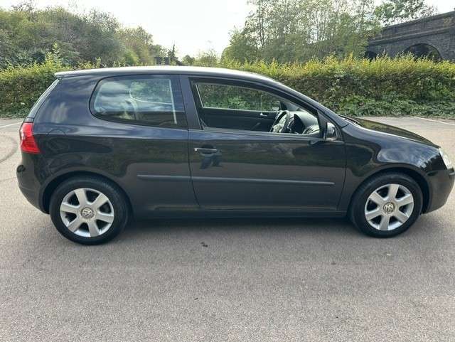 A 2007 VOLKSWAGEN GOLF 1.6 FSI S Hatchback 3dr Petrol Manual (159 g/km, 113 bhp) A 2007 VOLKSWAGEN GOLF 1.6 FSI S Hatchback 3dr Petrol Manual (159 g/km, 113 bhp)