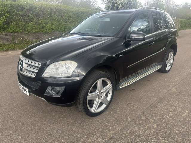 A 2010 MERCEDES-BENZ M CLASS 3.0 ML300 CDI V6 BlueEfficiency Sport SUV 5dr Diesel G-Tronic 4WD Euro 5 (204 ps) A 2010 MERCEDES-BENZ M CLASS 3.0 ML300 CDI V6 BlueEfficiency Sport SUV 5dr Diesel G-Tronic 4WD Euro 5 (204 ps)