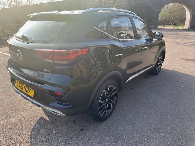 A 2021 MG ZS 1.0 T-GDI Exclusive SUV 5dr Petrol Auto Euro 6 (111 ps) A 2021 MG ZS 1.0 T-GDI Exclusive SUV 5dr Petrol Auto Euro 6 (111 ps)