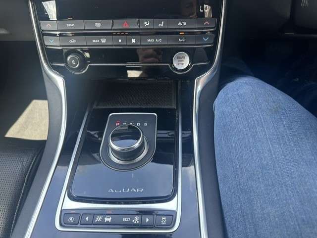 2016 JAGUAR XE 2016 JAGUAR XE
