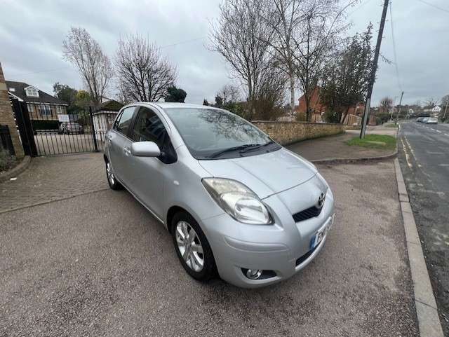 A 2011 TOYOTA YARIS 1.33 Dual VVT-i T Spirit Hatchback 5dr Petrol Manual Euro 5 (s/s) (101 ps) A 2011 TOYOTA YARIS 1.33 Dual VVT-i T Spirit Hatchback 5dr Petrol Manual Euro 5 (s/s) (101 ps)