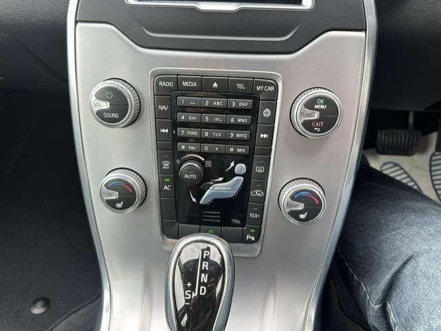 2015 VOLVO V70 2015 VOLVO V70