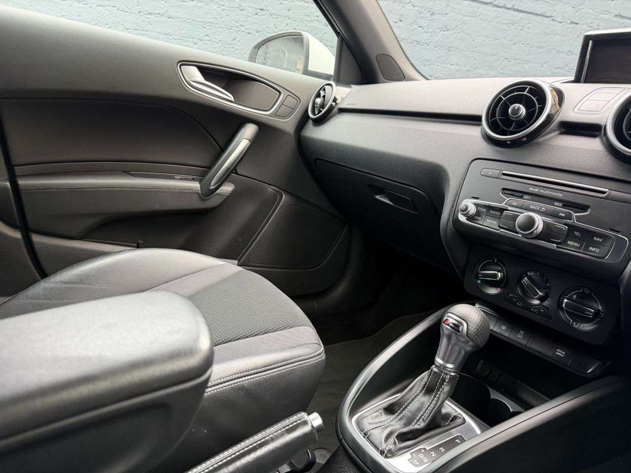 2017 AUDI A1 2017 AUDI A1