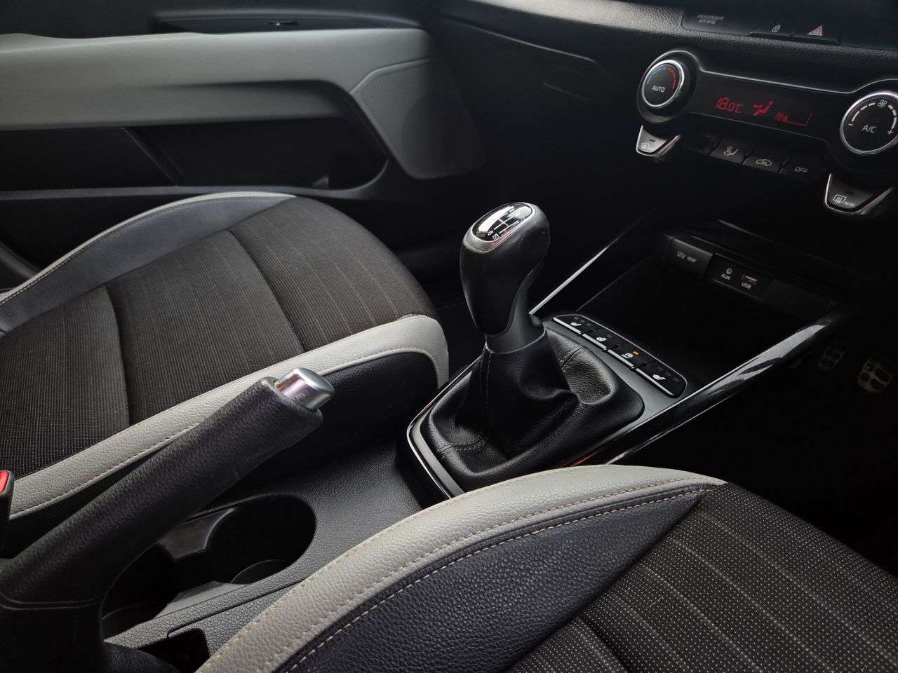 2018 KIA STONIC 2018 KIA STONIC