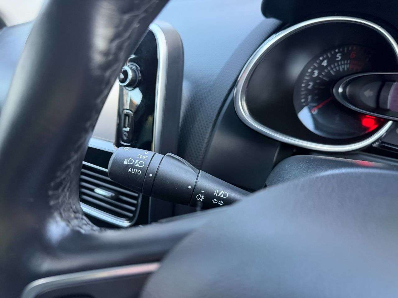 2018 RENAULT CLIO 2018 RENAULT CLIO