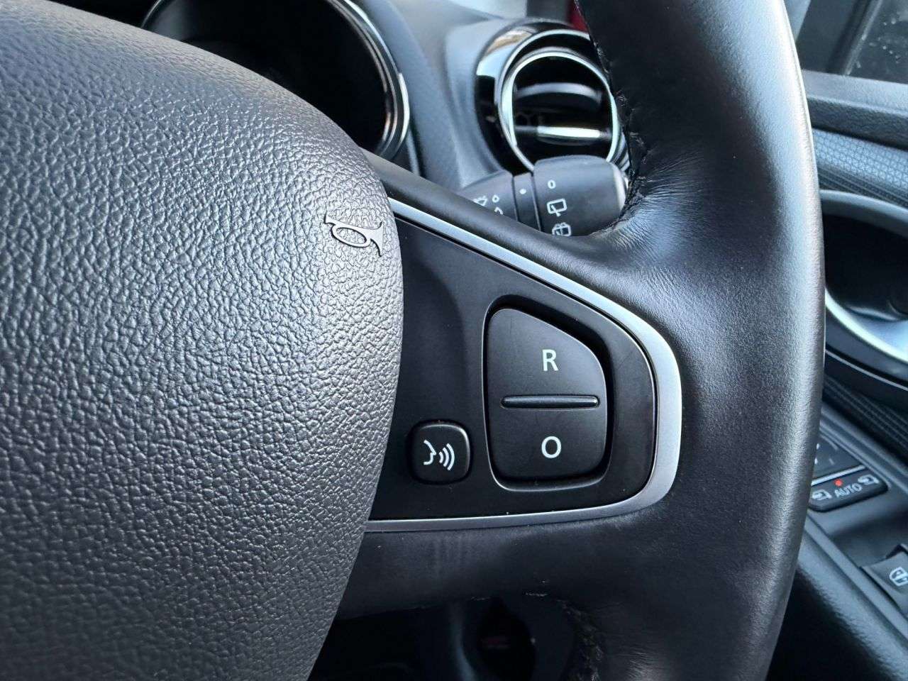 2018 RENAULT CLIO 2018 RENAULT CLIO