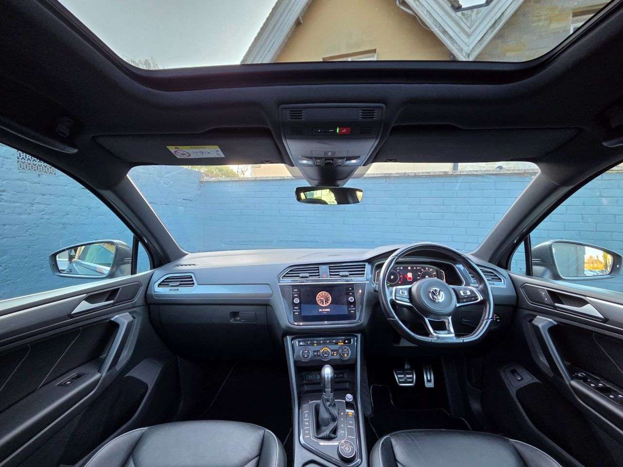 A 2019 VOLKSWAGEN TIGUAN 2.0 TDI R-Line SUV 5dr Diesel DSG 4Motion Euro 6 (s/s) (150 ps) Powered Tai A 2019 VOLKSWAGEN TIGUAN 2.0 TDI R-Line SUV 5dr Diesel DSG 4Motion Euro 6 (s/s) (150 ps) Powered Tai