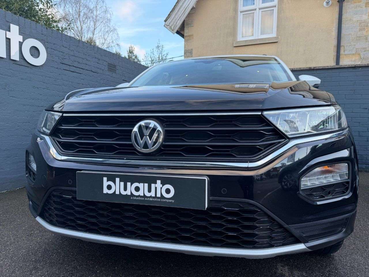 A 2019 VOLKSWAGEN T-ROC 1.0 TSI GPF Design SUV 5dr Petrol Manual Euro 6 (s/s) (115 ps) A 2019 VOLKSWAGEN T-ROC 1.0 TSI GPF Design SUV 5dr Petrol Manual Euro 6 (s/s) (115 ps)