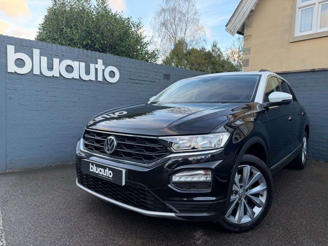 A 2019 VOLKSWAGEN T-ROC 1.0 TSI GPF Design SUV 5dr Petrol Manual Euro 6 (s/s) (115 ps) A 2019 VOLKSWAGEN T-ROC 1.0 TSI GPF Design SUV 5dr Petrol Manual Euro 6 (s/s) (115 ps)