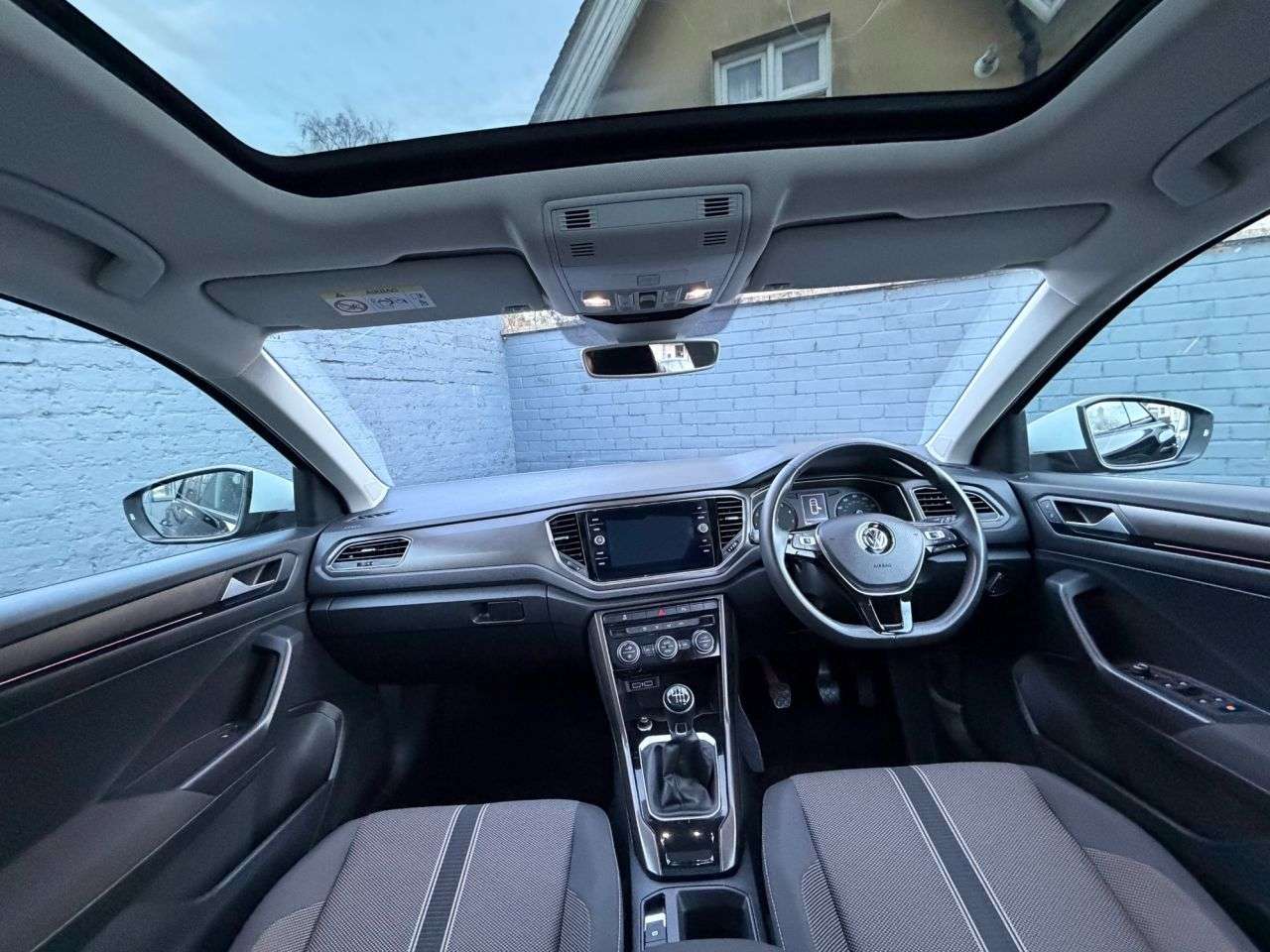 A 2019 VOLKSWAGEN T-ROC 1.0 TSI GPF Design SUV 5dr Petrol Manual Euro 6 (s/s) (115 ps) A 2019 VOLKSWAGEN T-ROC 1.0 TSI GPF Design SUV 5dr Petrol Manual Euro 6 (s/s) (115 ps)