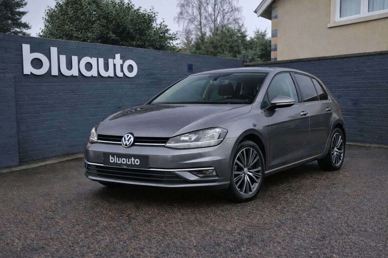 A 2017 VOLKSWAGEN GOLF 1.0 TSI SE Nav Hatchback 5dr Petrol DSG Euro 6 (s/s) (110 bhp) A 2017 VOLKSWAGEN GOLF 1.0 TSI SE Nav Hatchback 5dr Petrol DSG Euro 6 (s/s) (110 bhp)