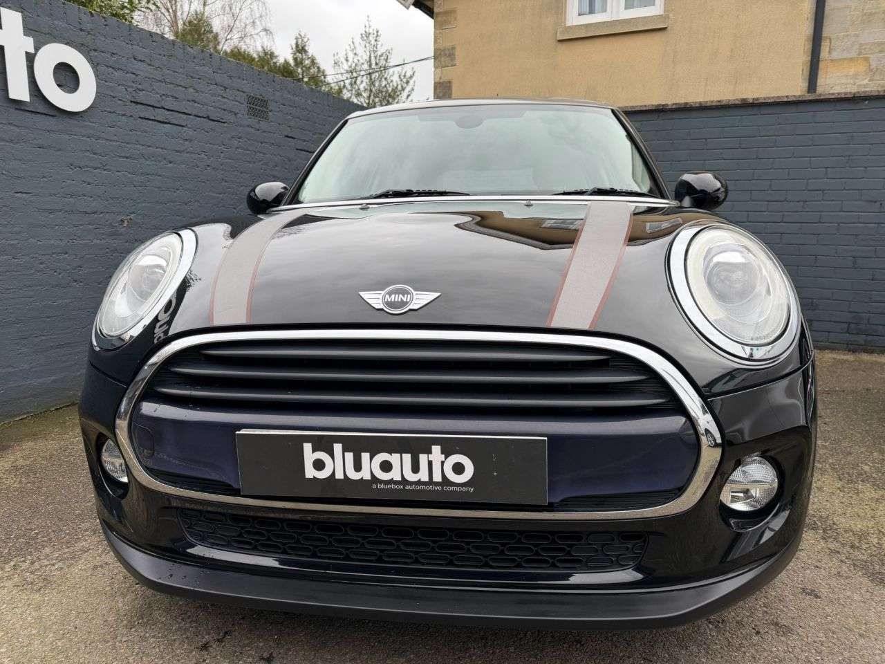 A 2017 MINI HATCH 1.5 Cooper Seven Hatchback 5dr Petrol Auto Euro 6 (s/s) (136 ps) Rear Senso A 2017 MINI HATCH 1.5 Cooper Seven Hatchback 5dr Petrol Auto Euro 6 (s/s) (136 ps) Rear Senso