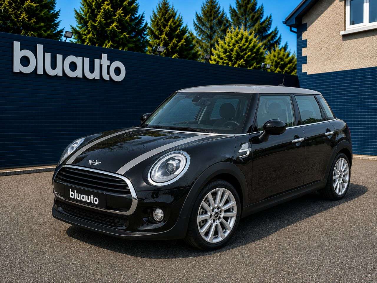 A 2017 MINI HATCH 1.5 Cooper Seven Hatchback 5dr Petrol Auto Euro 6 (s/s) (136 ps) Rear Senso A 2017 MINI HATCH 1.5 Cooper Seven Hatchback 5dr Petrol Auto Euro 6 (s/s) (136 ps) Rear Senso