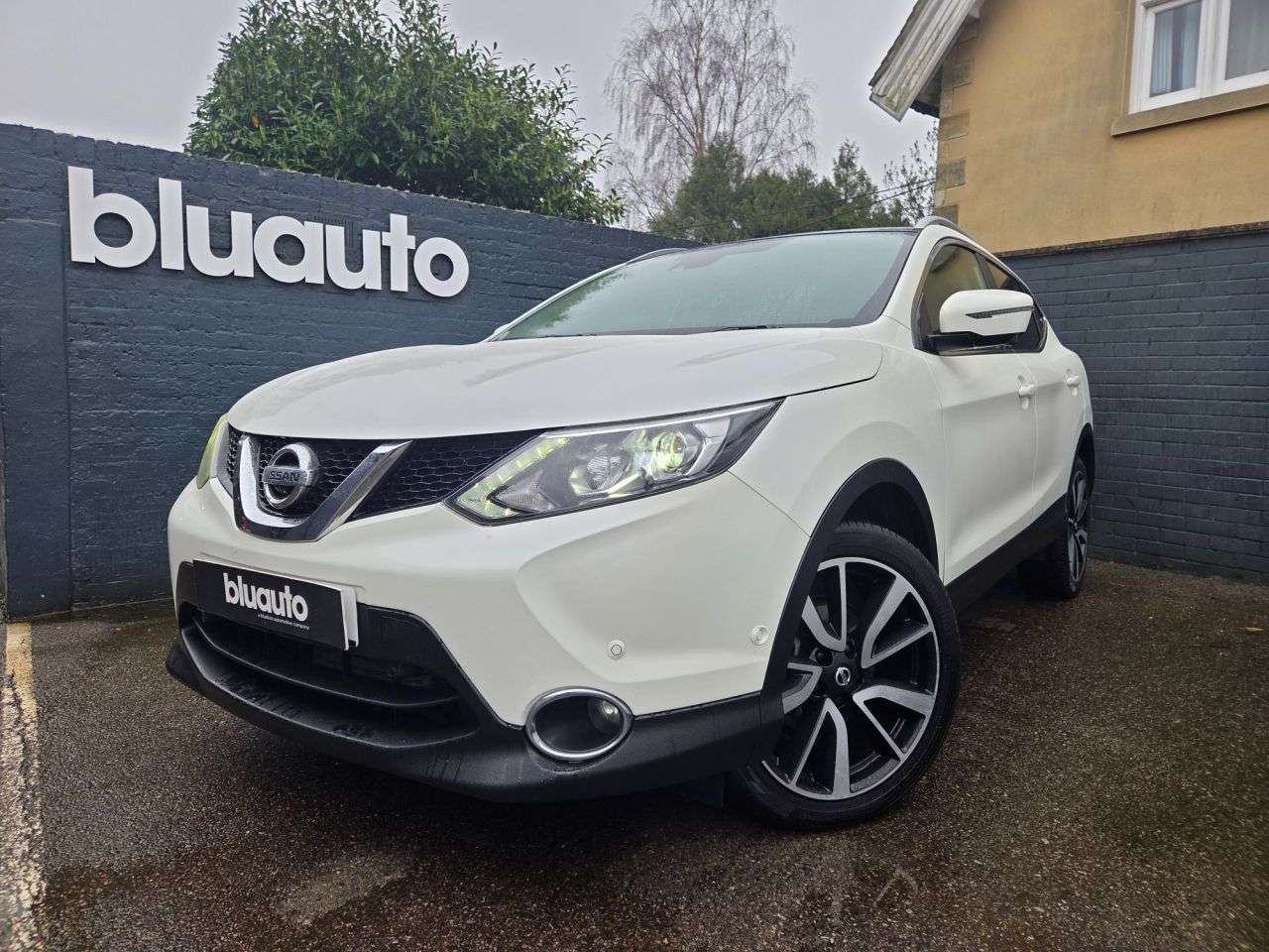 A 2017 NISSAN QASHQAI 1.2 DIG-T Tekna SUV 5dr Petrol XTRON 2WD Euro 6 (s/s) (115 ps) Leather Heat A 2017 NISSAN QASHQAI 1.2 DIG-T Tekna SUV 5dr Petrol XTRON 2WD Euro 6 (s/s) (115 ps) Leather Heat