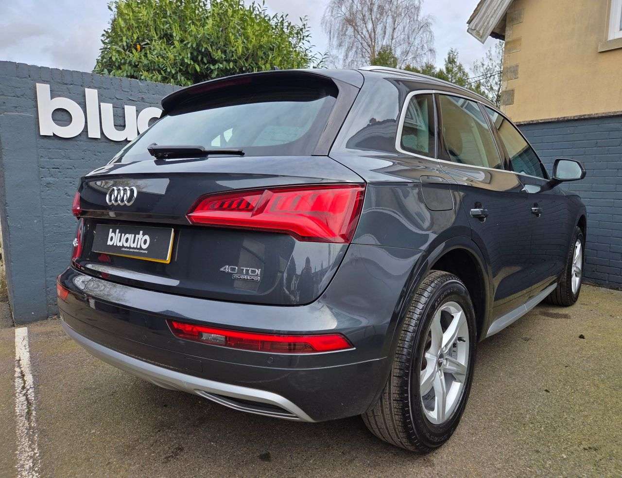 A 2019 AUDI Q5 2.0 TDI 40 Sport SUV 5dr Diesel S Tronic quattro Euro 6 (s/s) (190 ps) Powe A 2019 AUDI Q5 2.0 TDI 40 Sport SUV 5dr Diesel S Tronic quattro Euro 6 (s/s) (190 ps) Powe