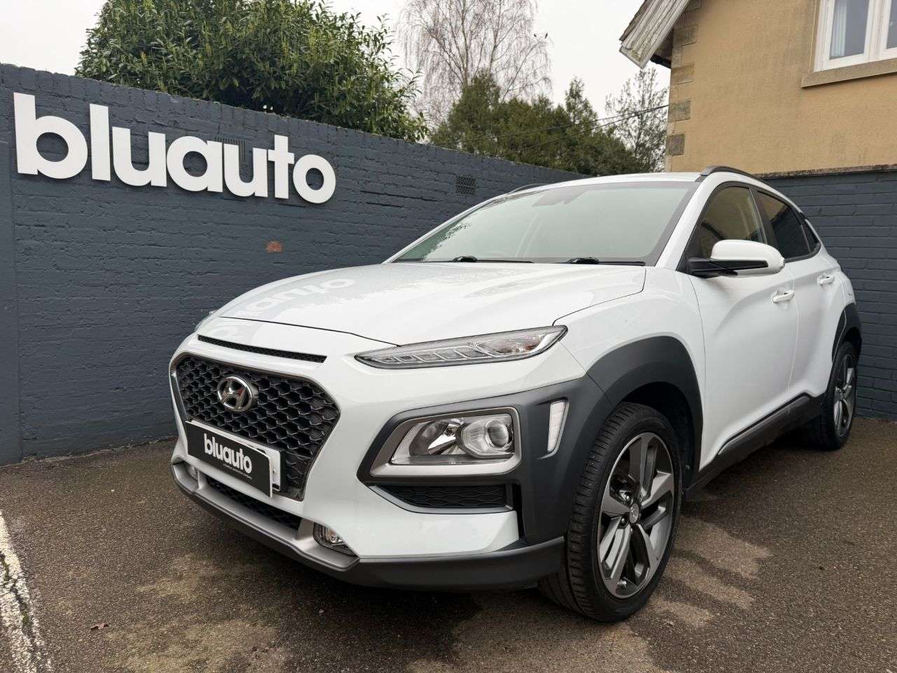 A 2019 HYUNDAI KONA 1.0 T-GDi Premium SUV 5dr Petrol Manual Euro 6 (s/s) (120 ps) Rear Parking A 2019 HYUNDAI KONA 1.0 T-GDi Premium SUV 5dr Petrol Manual Euro 6 (s/s) (120 ps) Rear Parking