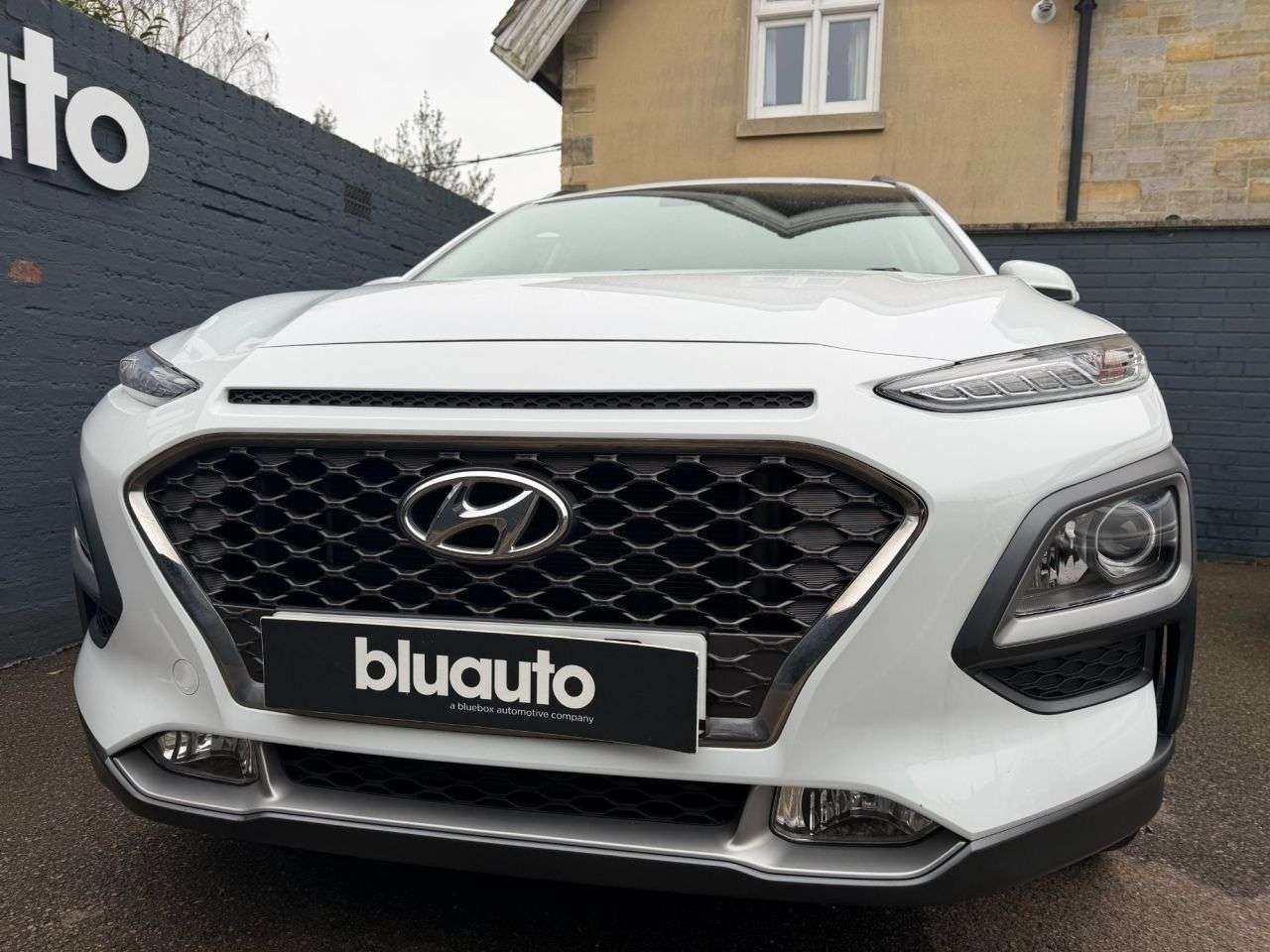 A 2019 HYUNDAI KONA 1.0 T-GDi Premium SUV 5dr Petrol Manual Euro 6 (s/s) (120 ps) Rear Parking A 2019 HYUNDAI KONA 1.0 T-GDi Premium SUV 5dr Petrol Manual Euro 6 (s/s) (120 ps) Rear Parking