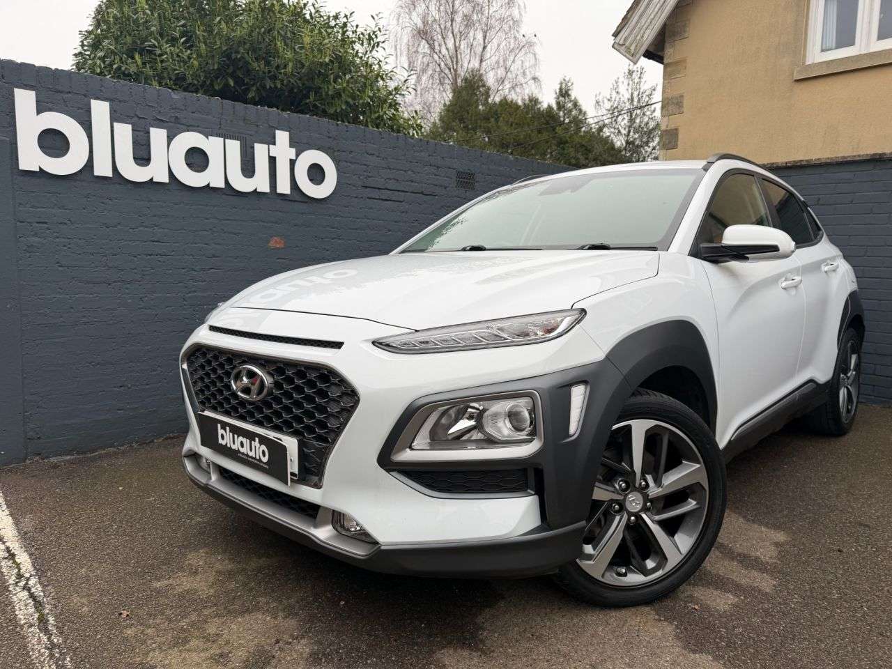 A 2019 HYUNDAI KONA 1.0 T-GDi Premium SUV 5dr Petrol Manual Euro 6 (s/s) (120 ps) Rear Parking A 2019 HYUNDAI KONA 1.0 T-GDi Premium SUV 5dr Petrol Manual Euro 6 (s/s) (120 ps) Rear Parking