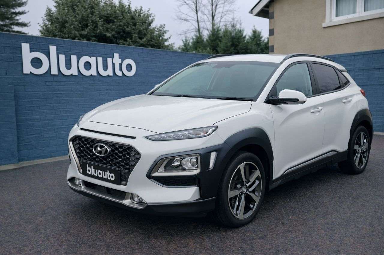 A 2019 HYUNDAI KONA 1.0 T-GDi Premium SUV 5dr Petrol Manual Euro 6 (s/s) (120 ps) Rear Parking A 2019 HYUNDAI KONA 1.0 T-GDi Premium SUV 5dr Petrol Manual Euro 6 (s/s) (120 ps) Rear Parking