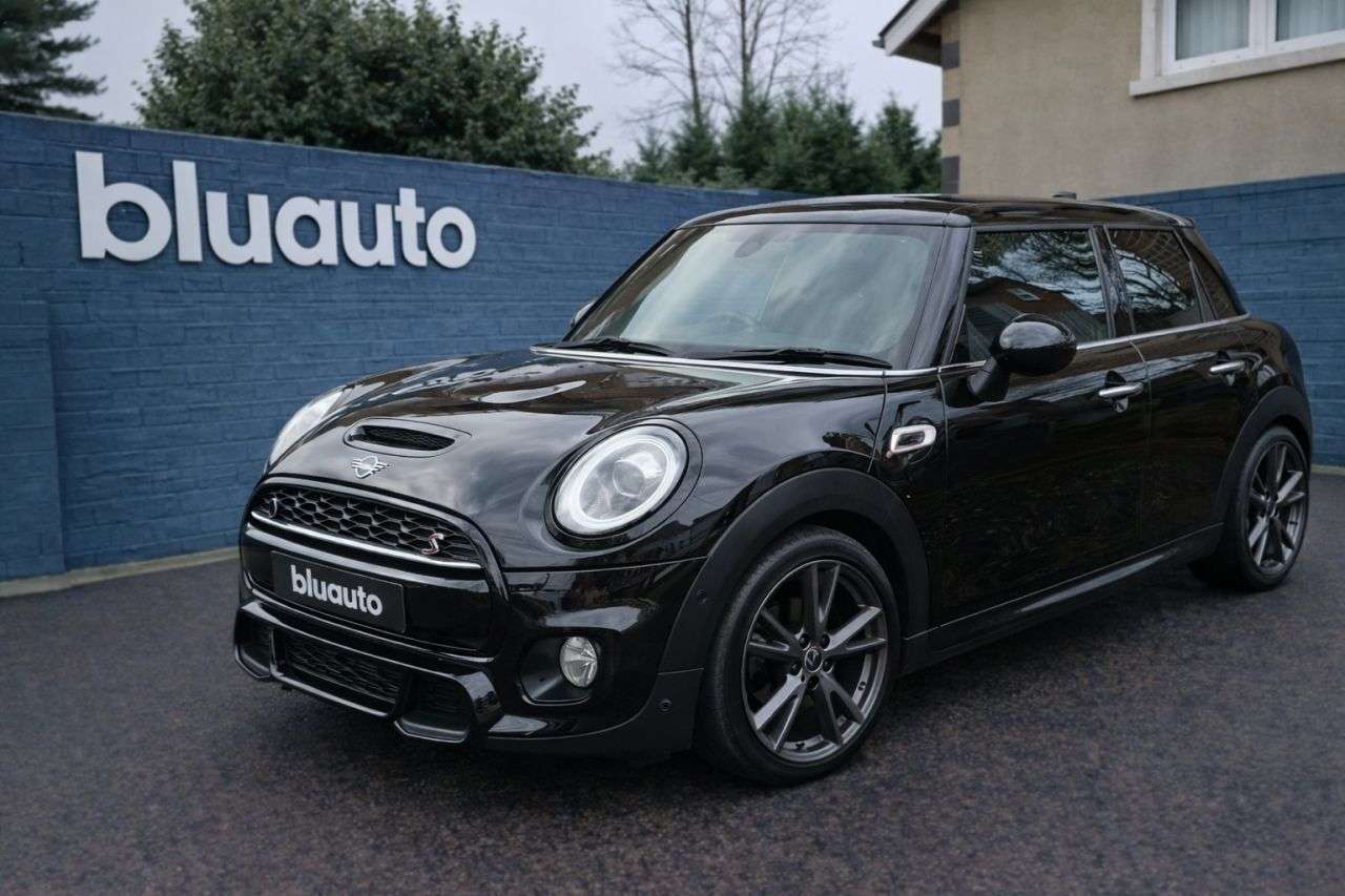 A 2019 MINI HATCH 2.0 Cooper S Sport Hatchback 5dr Petrol Steptronic Euro 6 (s/s) (192 ps) A 2019 MINI HATCH 2.0 Cooper S Sport Hatchback 5dr Petrol Steptronic Euro 6 (s/s) (192 ps)