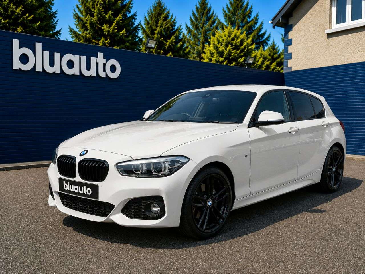 A 2019 BMW 1 SERIES 1.5 118i GPF M Sport Shadow Edition Hatchback 5dr Petrol Auto Euro 6 (s/s) A 2019 BMW 1 SERIES 1.5 118i GPF M Sport Shadow Edition Hatchback 5dr Petrol Auto Euro 6 (s/s)