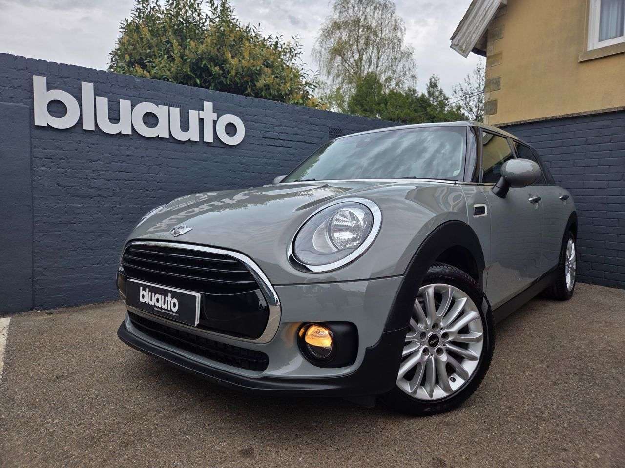 A 2017 MINI CLUBMAN 1.5 Cooper Estate 6dr Petrol Auto Euro 6 (s/s) (136 ps) A 2017 MINI CLUBMAN 1.5 Cooper Estate 6dr Petrol Auto Euro 6 (s/s) (136 ps)