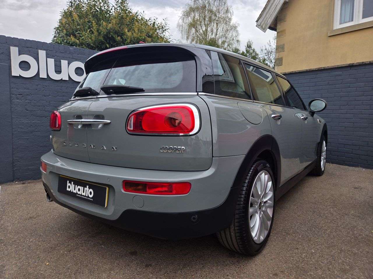 A 2017 MINI CLUBMAN 1.5 Cooper Estate 6dr Petrol Auto Euro 6 (s/s) (136 ps) A 2017 MINI CLUBMAN 1.5 Cooper Estate 6dr Petrol Auto Euro 6 (s/s) (136 ps)