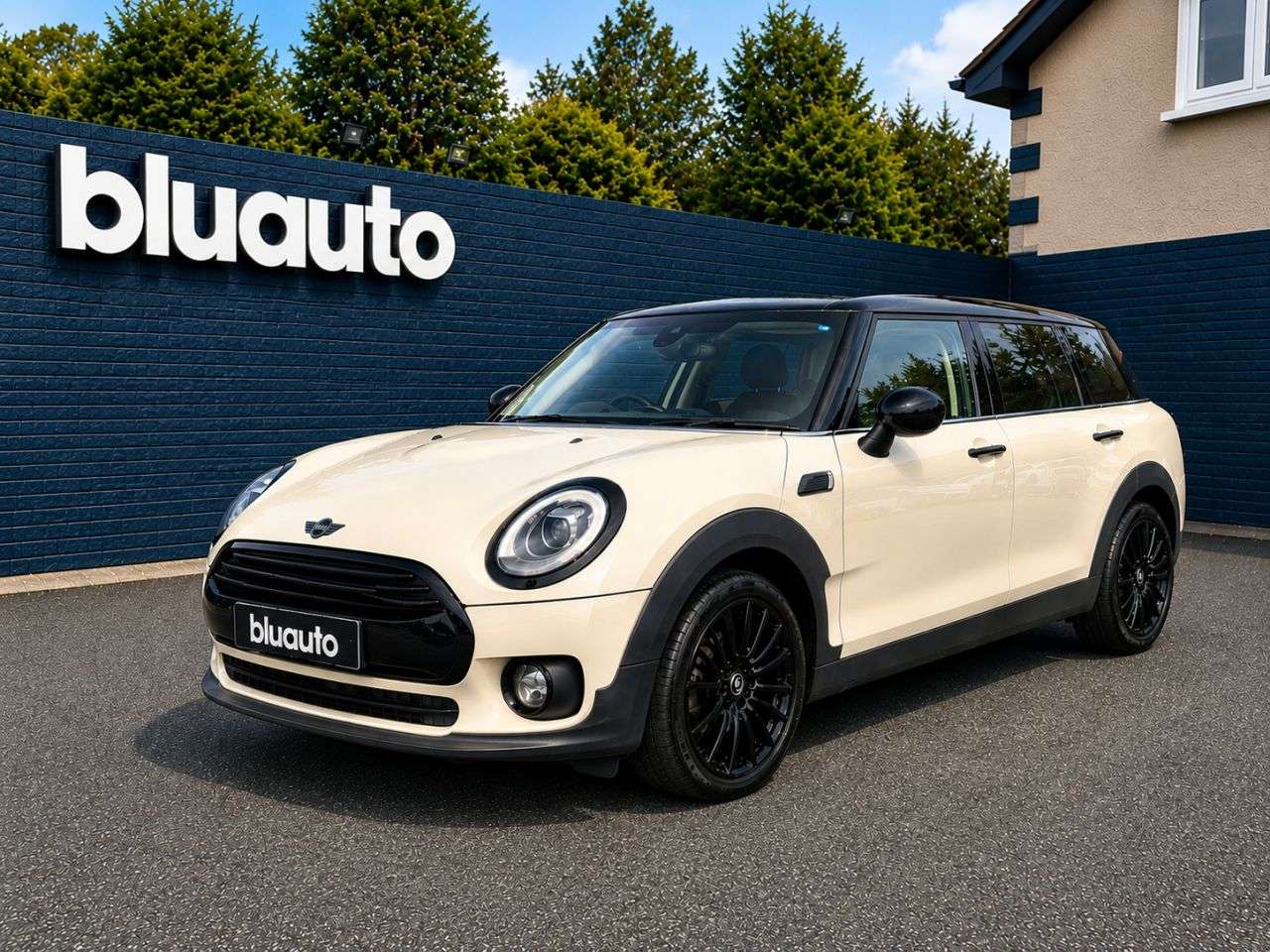 A 2016 MINI CLUBMAN 1.5 Cooper Estate 6dr Petrol Manual Euro 6 (s/s) (136 ps) Part Leather Seat A 2016 MINI CLUBMAN 1.5 Cooper Estate 6dr Petrol Manual Euro 6 (s/s) (136 ps) Part Leather Seat