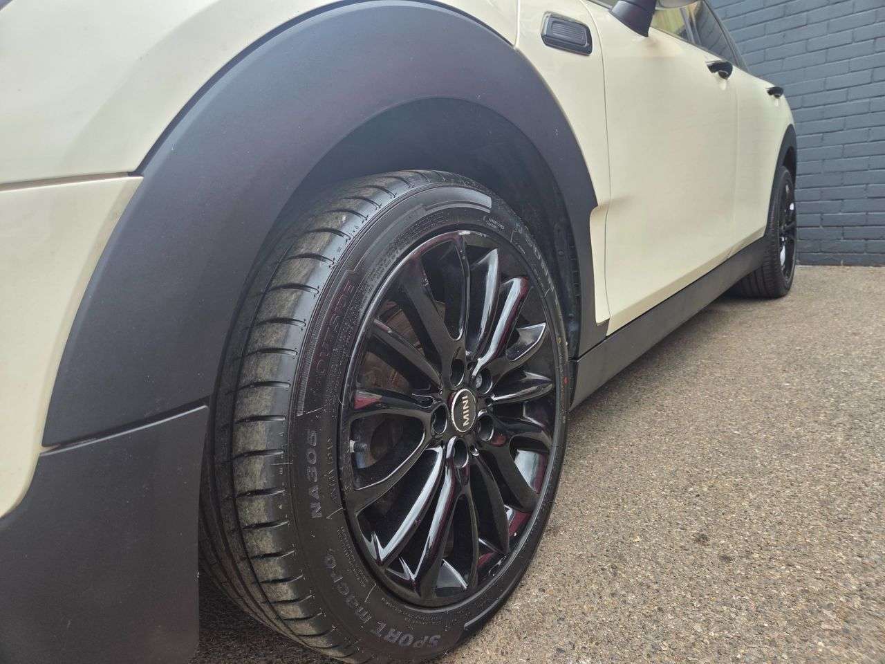 2016 MINI CLUBMAN 2016 MINI CLUBMAN