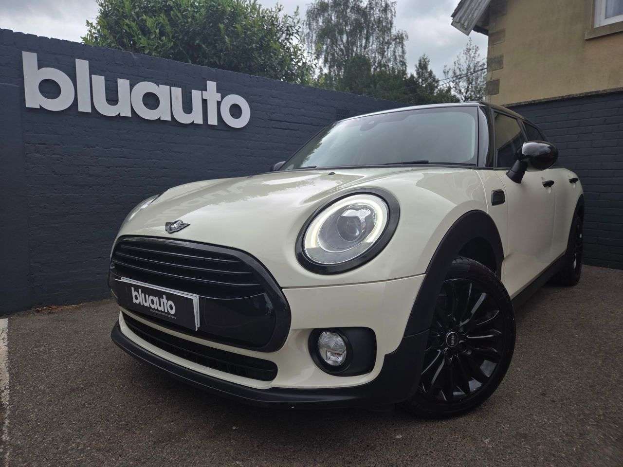 A 2016 MINI CLUBMAN 1.5 Cooper Estate 6dr Petrol Manual Euro 6 (s/s) (136 ps) Part Leather Seat A 2016 MINI CLUBMAN 1.5 Cooper Estate 6dr Petrol Manual Euro 6 (s/s) (136 ps) Part Leather Seat