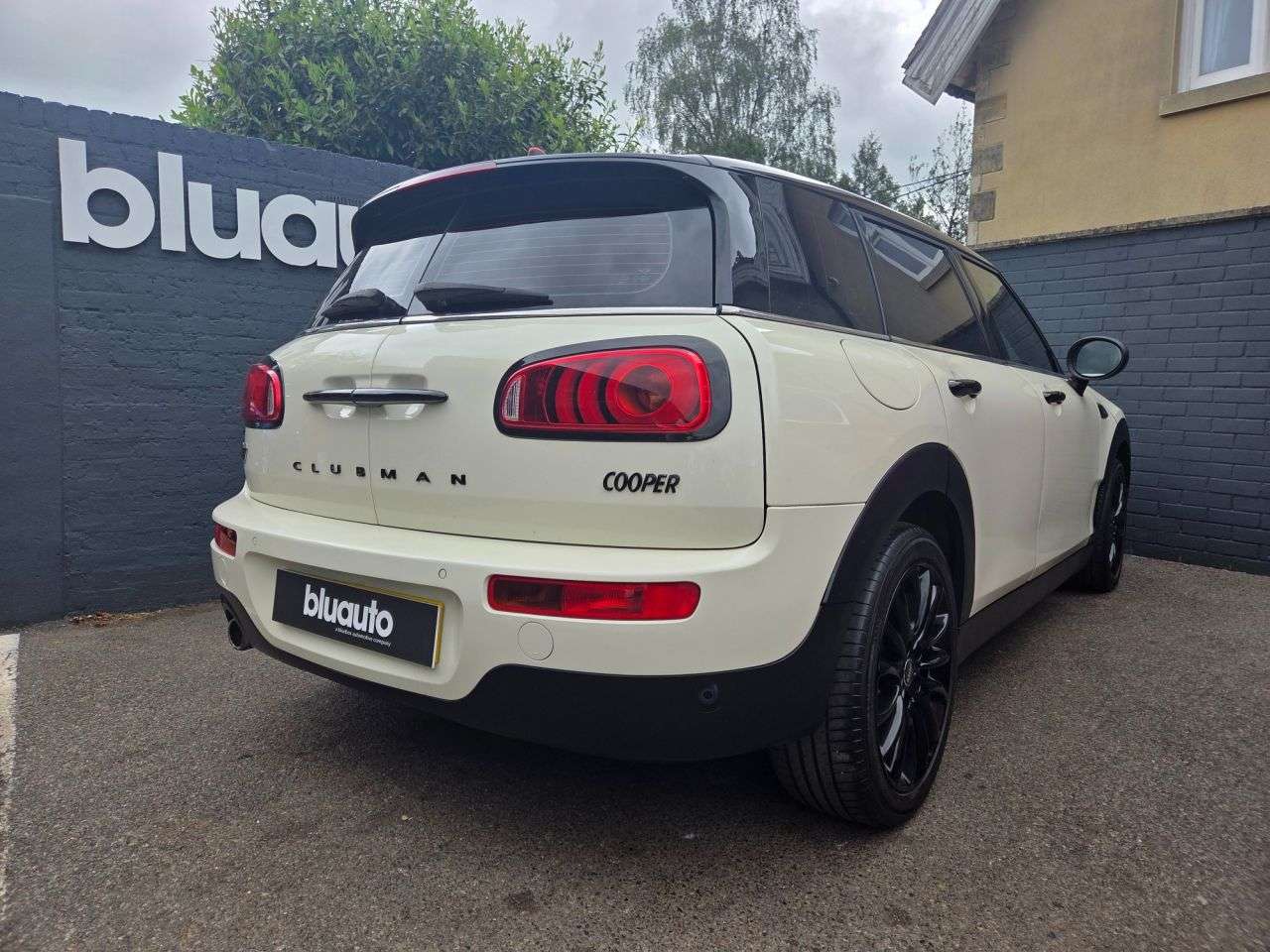 A 2016 MINI CLUBMAN 1.5 Cooper Estate 6dr Petrol Manual Euro 6 (s/s) (136 ps) Part Leather Seat A 2016 MINI CLUBMAN 1.5 Cooper Estate 6dr Petrol Manual Euro 6 (s/s) (136 ps) Part Leather Seat
