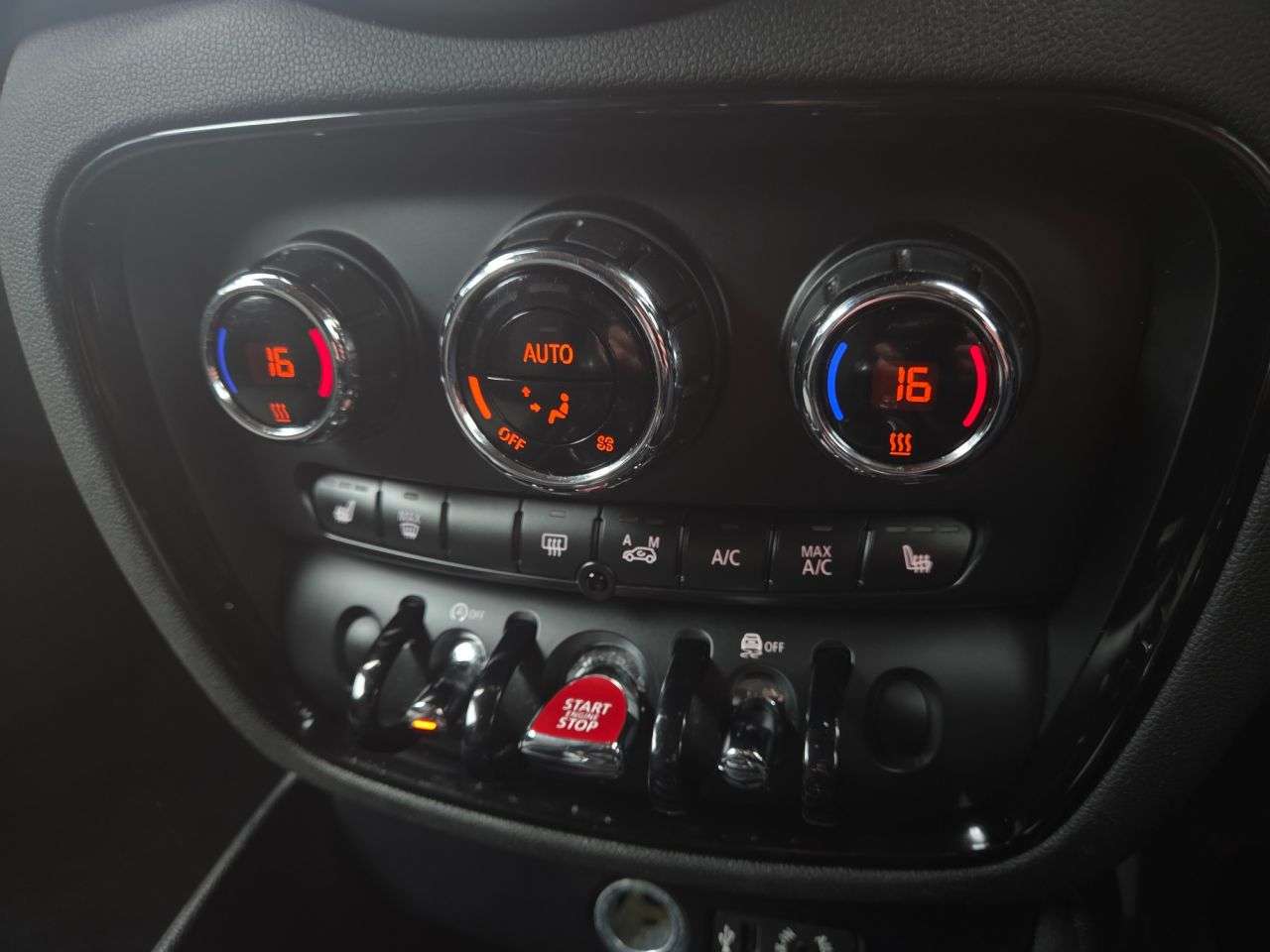 2016 MINI CLUBMAN 2016 MINI CLUBMAN
