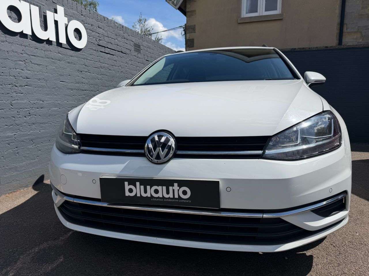 A 2017 VOLKSWAGEN GOLF 1.4 TSI SE Nav Estate 5dr Petrol Manual Euro 6 (s/s) (125 ps) Adaptive Crui A 2017 VOLKSWAGEN GOLF 1.4 TSI SE Nav Estate 5dr Petrol Manual Euro 6 (s/s) (125 ps) Adaptive Crui