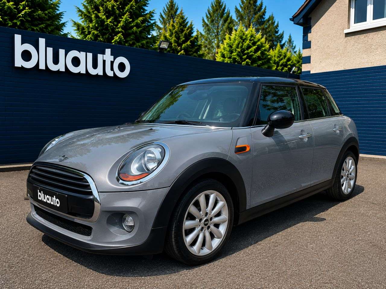 A 2017 MINI HATCH 1.5 Cooper Hatchback 5dr Petrol Auto Euro 6 (s/s) (136 ps) Heated Seats, Sa A 2017 MINI HATCH 1.5 Cooper Hatchback 5dr Petrol Auto Euro 6 (s/s) (136 ps) Heated Seats, Sa