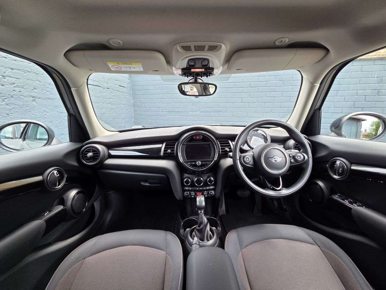 A 2017 MINI HATCH 1.5 Cooper Hatchback 5dr Petrol Auto Euro 6 (s/s) (136 ps) Heated Seats, Sa A 2017 MINI HATCH 1.5 Cooper Hatchback 5dr Petrol Auto Euro 6 (s/s) (136 ps) Heated Seats, Sa